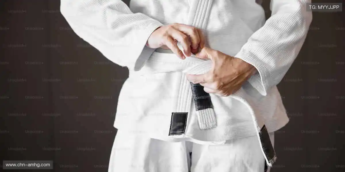 全球扑克真人乐园：德扑荷官allin百家，实时牌局不停